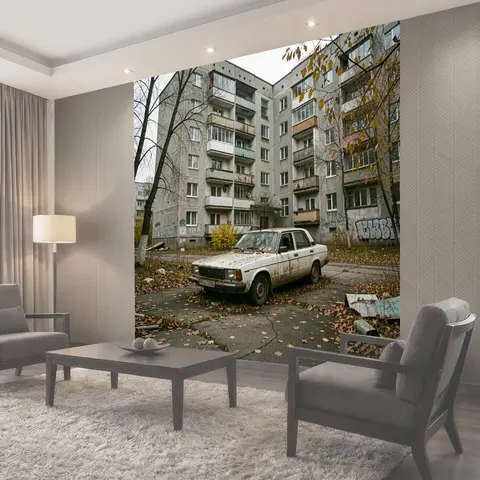 Фотообои Ржавый автомобиль среди осеннего двора